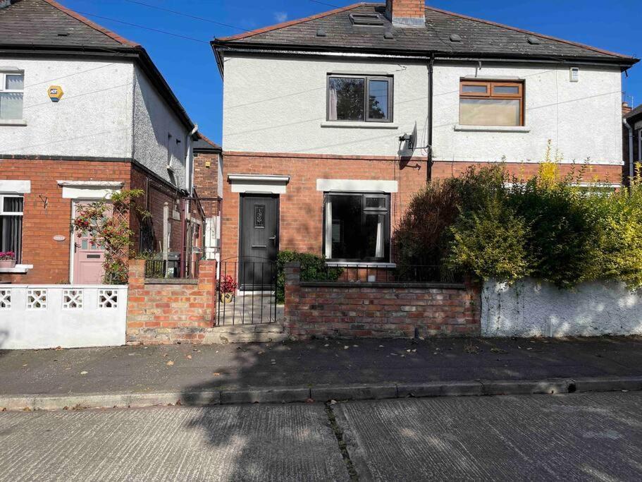 Lovely 2 Bedroom House Overlooking Park, Free Parking Belfast Exteriér fotografie