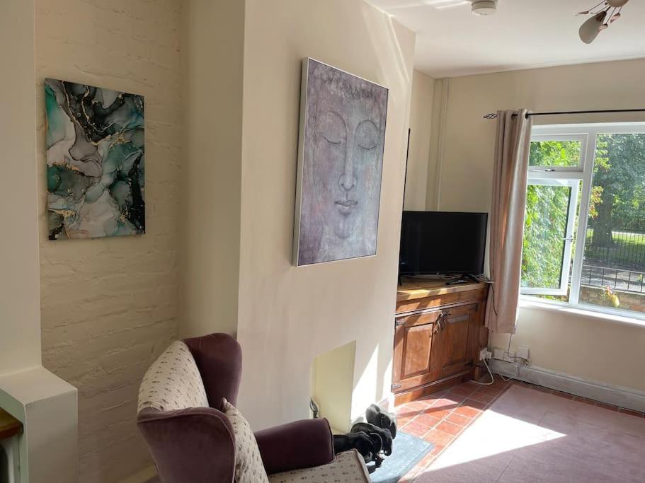 Lovely 2 Bedroom House Overlooking Park, Free Parking Belfast Exteriér fotografie