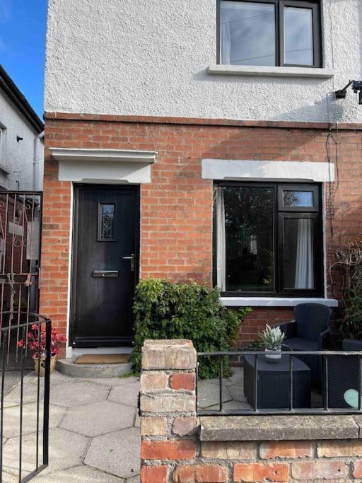 Lovely 2 Bedroom House Overlooking Park, Free Parking Belfast Exteriér fotografie